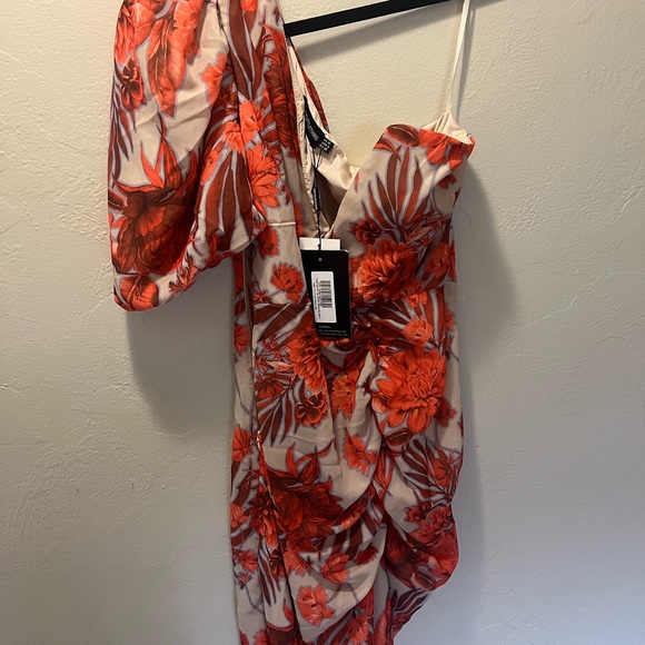 PrettyLittleThing Orange V neck Puff shoulder dress - Picture 3 of 3